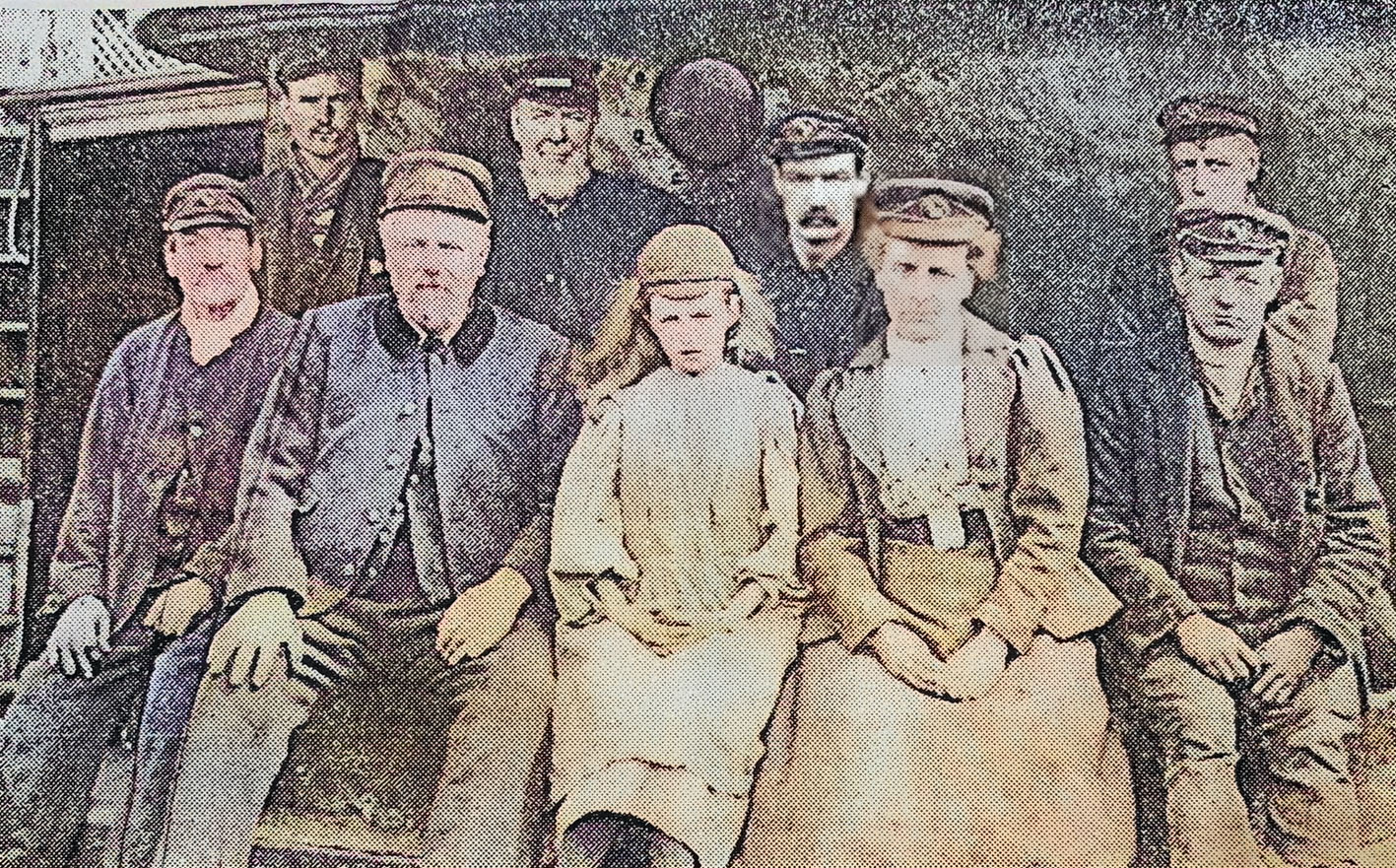 Alfred C Duncan with daughter Mary and Catherine Robertson Jackson 1900